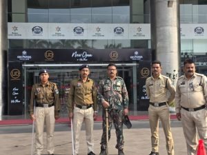 valentine day: वेलेंटाइन डे पर रायपुर पुलिस अलर्ट, चप्पे चप्पे पर जवानों की तैनाती, हुड़दंगियों पर होगी कार्रवाई
