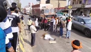 durg bhilai accident: दुर्ग भिलाई हाईवे पर कार की टक्कर से मां बेटी की मौत, पति गंभीर