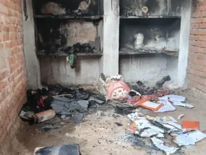 manendragarh news: पति ने पत्नी पर ब्लेड से किया हमला, फिर घर में आग लगाकर फरार