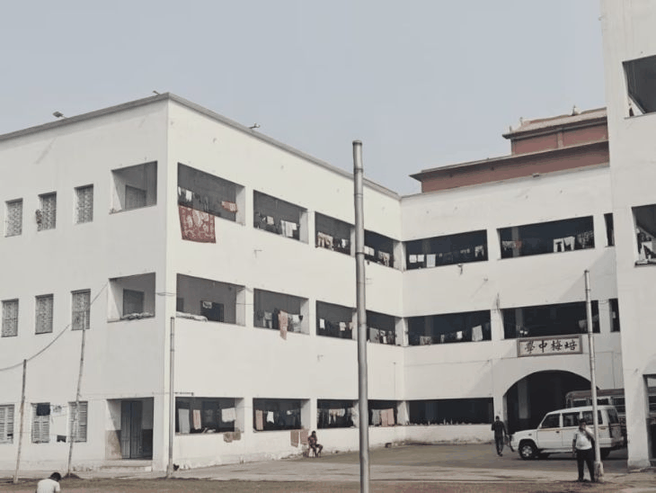 हाइकोर्ट बोला बंगाल सरकार जवानों से स्कूल खाली कराए:cisf को 18 कमरे मिले थे; आरजी कर मेडिकल कॉलेज में रेप के बाद तैनात हुए थे