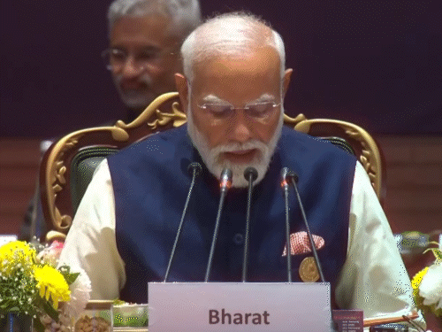 pm बोले डीपफेक रोकने के लिए ai कंटेंट पर लेबल लगे:ai समिट में अंबानी ने कहा डेटा की तरह सस्ता होगा ai, ₹10 लाख करोड़ का निवेश करेंगे