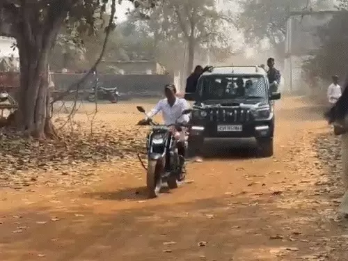 balodabazar car stunt: फेयरवेल पार्टी में छात्रों की खतरनाक स्टंटबाजी, video वायरल