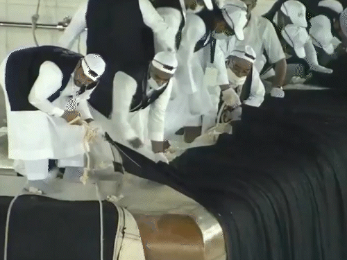 दावा मक्का के काबा का पवित्र कपड़ा एपस्टीन को गिफ्ट:uae की महिला कारोबारी ने भिजवाया, इसे 1 करोड़ मुसलमानों ने छुआ था