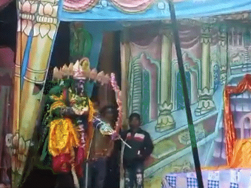 तीर से रावण की आंख फूटी, राम पर sc st केस:सोनभद्र की रामलीला में निशाना चूका; मदद मांगने पर पिटाई की