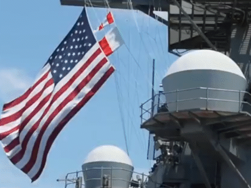 अमेरिका के न्यूक्लियर एयरक्राफ्ट कैरियर पर टॉयलेट की दिक्कत:45 मिनट तक लाइन में लग रहे सैनिक; डिजाइन में खामी के चलते टॉयलेट जाम