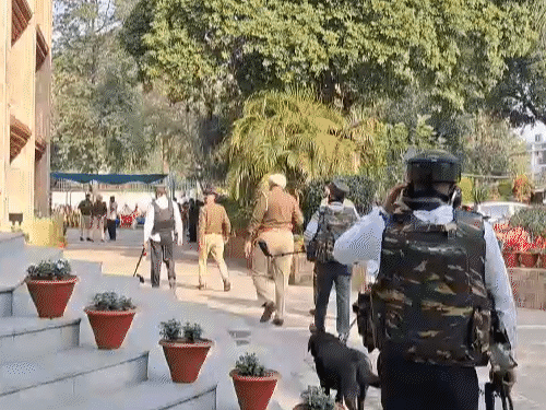 पंजाब सचिवालय, स्कूलों और शताब्दी एक्सप्रेस में ब्लास्ट की धमकी:थ्रेट मेल में कहा दो दिन चंडीगढ़ में धमाके होंगे, बच्चे बचाओ; निज्जर का इंसाफ लेंगे