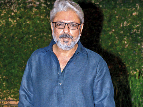 संजय लीला भंसाली को हार्ट अटैक की खबर गलत:टीम ने बताया वह पूरी तरह स्वस्थ, केवल रूटीन चेकअप के लिए अस्पताल गए थे