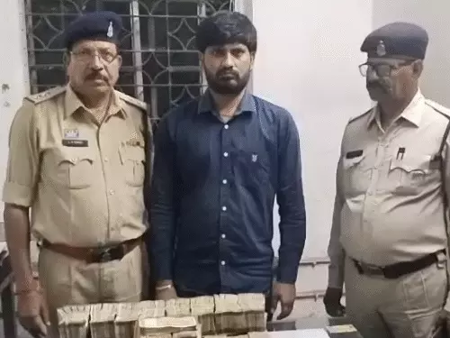 raipur news: रायपुर में स्कूटी की डिक्की से मिले 75 लाख कैश, पुलिस के उड़े होश