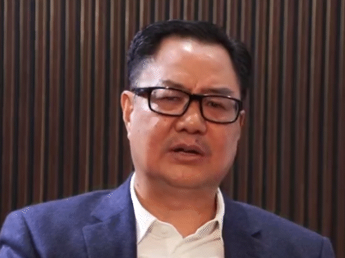 रिजिजू बोले राहुल देश की सुरक्षा के लिए खतरा:उनके नक्सलियों से रिश्ते; संसद में उनका बर्ताव बचकाना, ऐसा अपोजिशन लीडर इतिहास में नहीं देखा