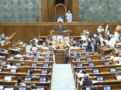 लोकसभा में 'हरदीप पुरी इस्तीफा दो' के नारे लगे:संसद की कार्यवाही 9 मार्च तक स्थगित; bjp बोली राहुल सत्ता पाने को देश का बंटवारा चाहते थे