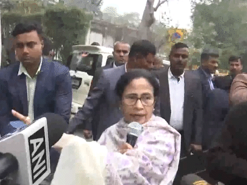 ममता बोलीं देश में कोई नहीं लड़ेगा तो मैं लड़ूंगी:आज tmc का 15 सदस्यीय दल sir को लेकर cec से मुलाकात करेगा