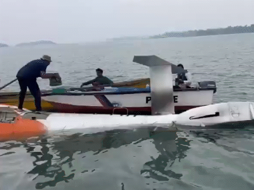 अंडमान में समुद्र में हेलिकॉप्टर की क्रैश लैंडिंग:तकनीकी खराबी आई; पवन हंस कंपनी के हेलिकॉप्टर में सवार सभी 7 लोग सुरक्षित