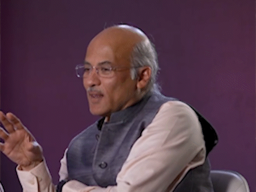 सूरज बड़जात्या बोले अच्छी कहानी अपनी जगह बना लेती है:एक्शन के शोर के बीच ‘संगमरमर’ में पारिवारिक मूल्यों और लंबे प्रेम सफर की कहानी