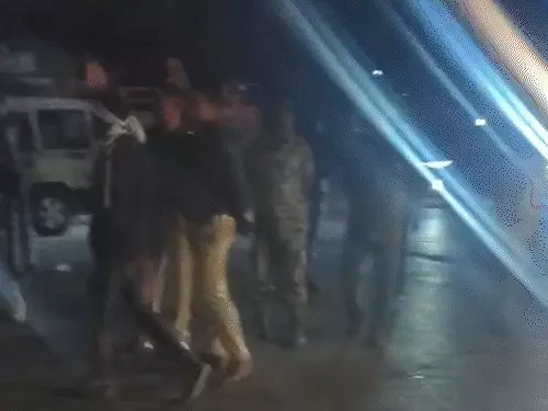 jagdalpur news: ‘हमारी आवाज हिड़मा’ गाने पर आदिवासी समाज का डांस, पुलिस की मौजूदगी में नाचे लोग; video वायरल