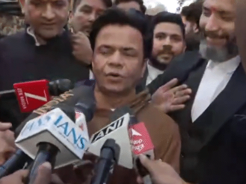 अंतरिम जमानत के बाद जेल से बाहर आए राजपाल यादव:एक्टर बोले आरोपों का जवाब देने को तैयार हूं