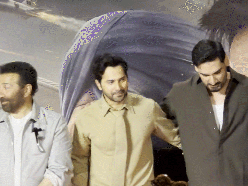 ‘बॉर्डर 2’ की धमाकेदार सक्सेस पार्टी:स्टारकास्ट और मेकर्स ने मनाया जश्न, सनी देओल बोले जनता फिल्म देखती है, बाकी लोग कुछ भी बोलते हैं