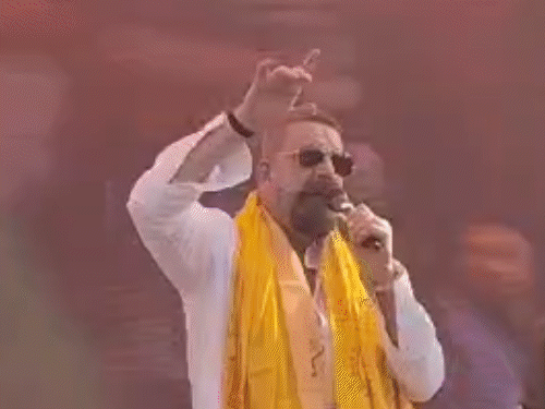 लखनऊ में संजू बाबा बोले ओए मामू, बात सुन:पौधा लगाने का, पानी बचाने का; विधायक राजेश्वर सिंह के साथ निकाला रोड शो