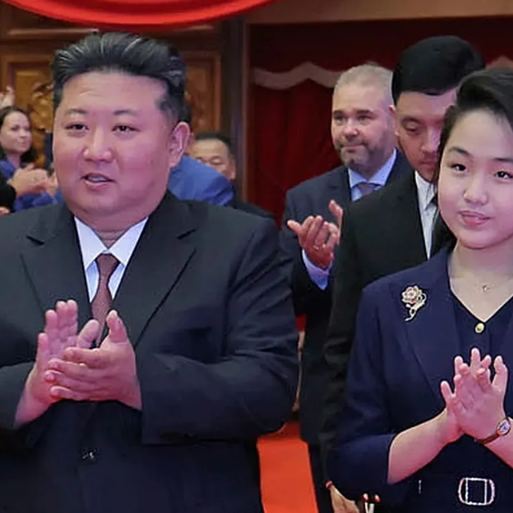 दावा किम जोंग ने 13 साल की बेटी को उत्तराधिकारी चुना:बीजिंग दौरे पर पिता के साथ दिखी थीं; पब्लिक प्रोग्राम्स में भी नजर आ रहीं