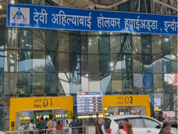 इजराइल ईरान जंग...mp के 100 से ज्यादा लोग दुबई में फंसे:इंदौर के पूर्व विधायक, बिजनेसमैन और बिल्डर भी शामिल; एयर इंडिया की फ्लाइट कल भी कैंसिल