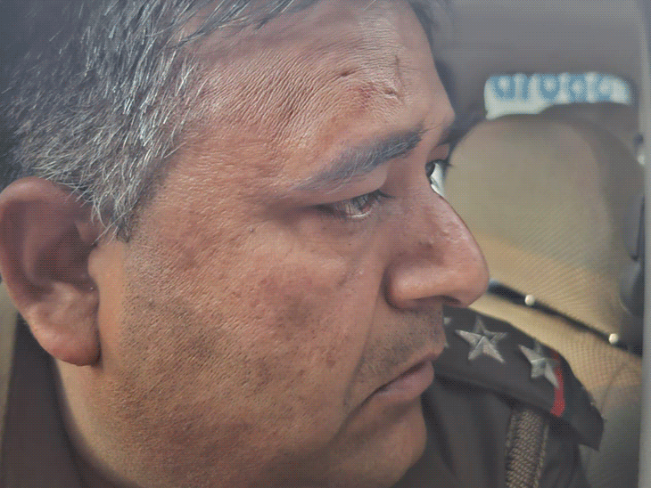 jnu में प्रदर्शन के दौरान पुलिस पर पत्थरबाजी, जूते फेंके:ugc रेगुलेशन लागू करने की मांग कर रहा था छात्रसंघ; यूनिवर्सिटी ने कोर्ट ऑर्डर का उल्लंघन बताया