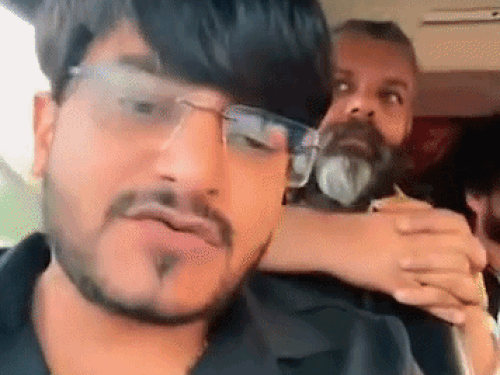 हरियाणवी कलाकार मुकेश जाजी ने मासूम शर्मा की गलती मानी:बोले पूर्व सरपंच को भड़काया तो आया गुस्सा, मासूम की ओर से मैं माफी मांगू