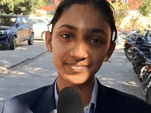 pm की 'परीक्षा पे चर्चा' में दिखेंगी चंडीगढ़ की अनन्या:अपने हाथ से बना हैंडबैग गिफ्ट किया, मोदी बोले वेरी गुड; छात्रा बोली घर के करीबी जैसे लगे