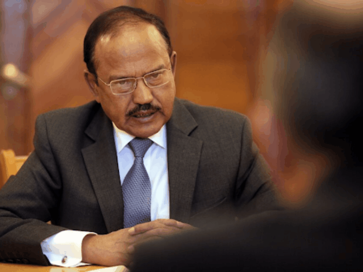 दावा डोभाल की बैकडोर बातचीत के बाद अमेरिकी ट्रेड डील:अमेरिकी विदेश मंत्री से कहा था भारत झुकेगा नहीं, चाहे ट्रम्प के हटने का इंतजार करना पड़े