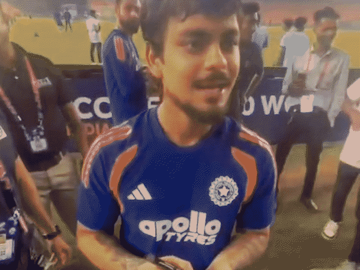 फैंस से पूछे ईशान किशन 'केने से है':फैंस गोरखपुर से हूं भईया, ईशान बोले भाषा से लग गया बाजू का ही है, देखें video