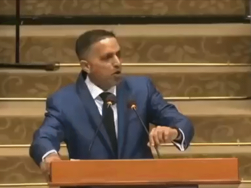 गुयाना के मंत्री ने हिंदी में भाषण दिया, वीडियो वायरल:विपक्ष को चुनौती दी, बोले मैं बिना कागज के हिंदी में बहस को तैयार