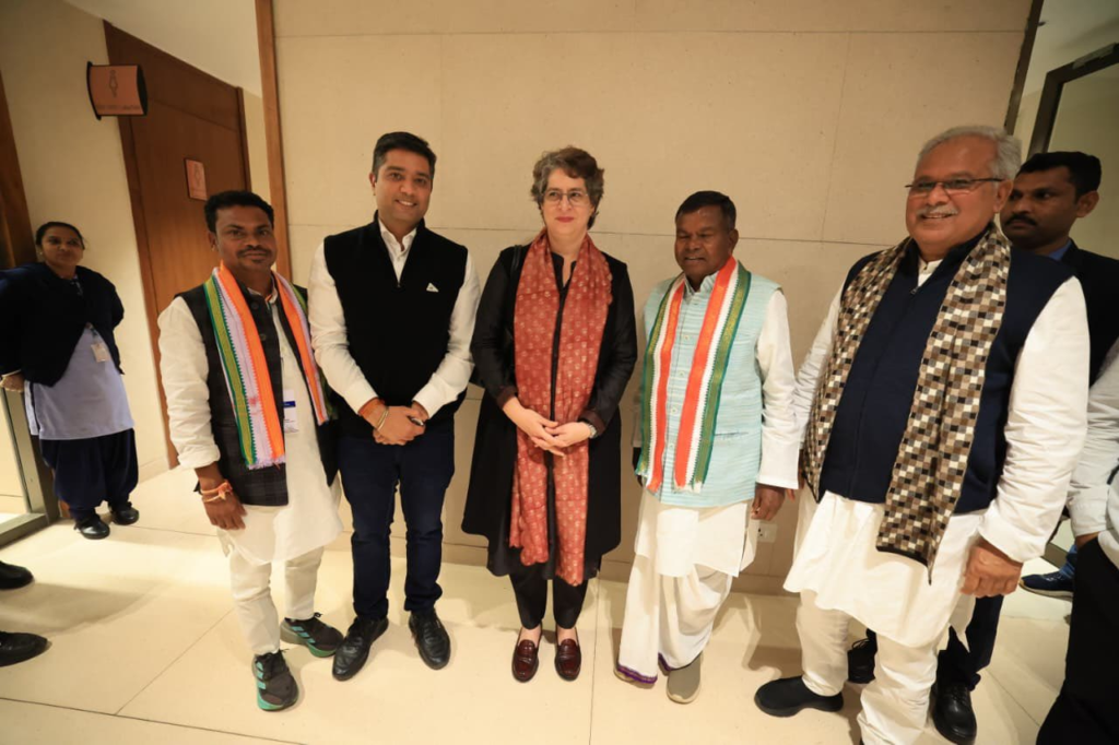 छत्तीसगढ़ में कांग्रेस के “नए राजकुमार”की चर्चा जोरों पर,बघेल “बाप बेटे” की दिल्ली से लॉन्चिंग,समर्पित कार्यकर्ताओं को समय नहीं,आलाकमान ने हाथों हाथ लिया घोटालोंबाज़ो को…