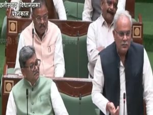 cg budget session 2026: कांकेर जेल में आदिवासी नेता की मौत पर सदन में हंगामा, मंत्री के जवाब से नाराज विपक्ष का वॉकआउट
