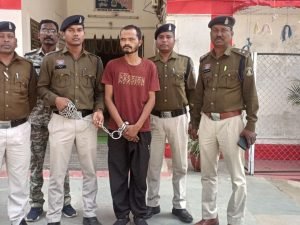 balrampur murder: बेटे ने पिता की डंडे से पीट पीटकर हत्या, पत्नी के चरित्र पर करता था शक