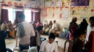 gariaband news: शादी समारोह में खाना खाने के बाद ग्रामीणों की बिगड़ी तबीयत, 2 गांव के 44 लोग बीमार