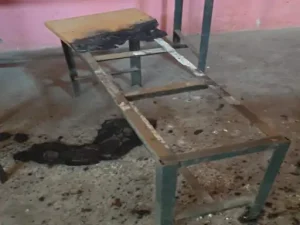 durg school tantra mantra: सरकारी स्कूल में तंत्र मंत्र; टेबल कुर्सी जलाई, लाइट पंखे तोड़े…