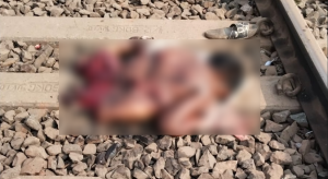 raipur train accident: ट्रेन की चपेट में आने से 2 रेलकर्मियों की मौत