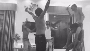 raipur viral video: रायपुर में बर्थडे पार्टी में हथियार लहराकर युवकों ने किया डांस, video वायरल