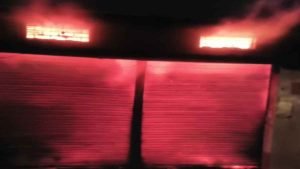 cg fire: कपड़ा दुकान में भीषण आग, लाखों का सामान जलकर खाक