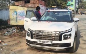 jagdalpur news: कार में sdo का मिला शव, इंदिरा स्टेडियम के पास सनसनी