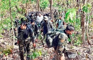 bijapur encounter: पुलिस नक्सली मुठभेड़ में 2 वर्दीधारी माओवादी ढेर, भारी मात्रा में हथियार बरामद