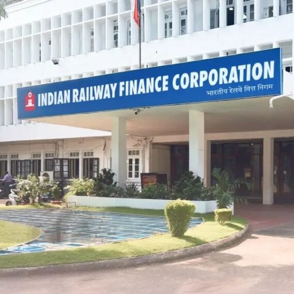 irfc में 4% हिस्सेदारी बेचेगी सरकार, फ्लोर प्राइस ₹104 तय:₹5,430 करोड़ जुटाने का लक्ष्य; रिटेल निवेशक कल से बोली लगा सकेंगे