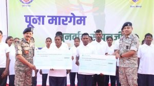 bijapur naxal surrender: सुकमा के बाद बीजापुर में बड़ा सरेंडर, 85 लाख के इनामी 30 माओवादियों ने किया आत्मसमर्पण