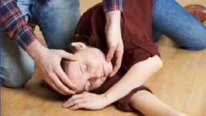 cg news: छत्तीसगढ़ के इस गांव में होली पर दी जाती है मिर्गी की दवा, देशभर से पहुंचते हैं मरीज