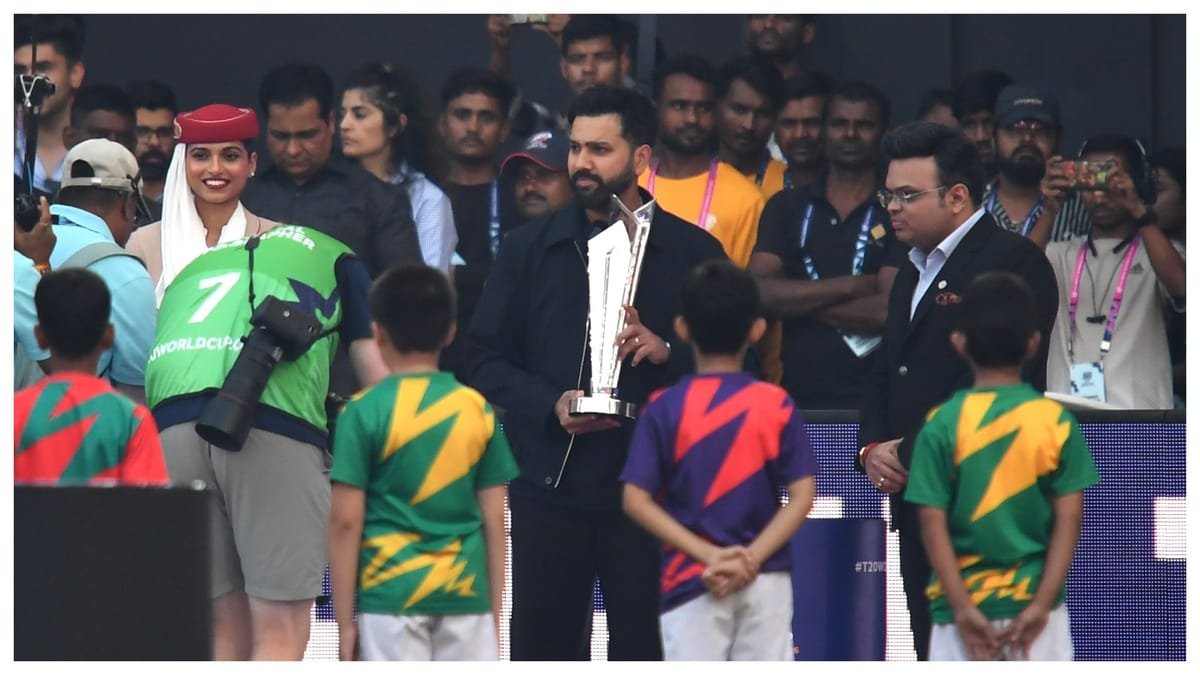 मैदान से मंच तक की कहानी: वानखेड़े में आया यादों का सैलाब; भावुक हुए पूर्व विश्वकप विजेता कप्तान रोहित शर्मा