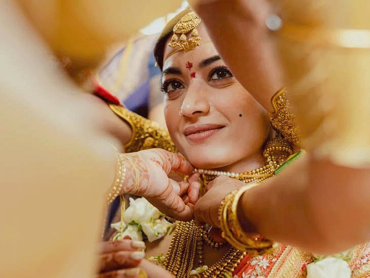 विजय रश्मिका ने शादी के बाद डीजे नाइट में किया डांस:दूल्हा दुल्हन को लगाया काला टीका, भावुक हुई 'पुष्पा' फिल्म की हीरोइन; आज हैदराबाद होंगे रवाना