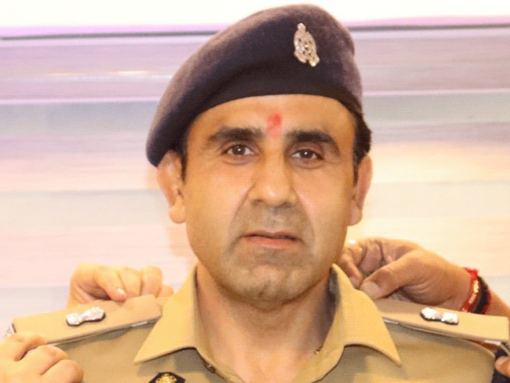 राजपाल को यूपी पुलिस asp अनुज चौधरी ने की मदद:सैलरी से दिए 51 हजार, बोले वक्त किसी का भी खराब हो सकता है