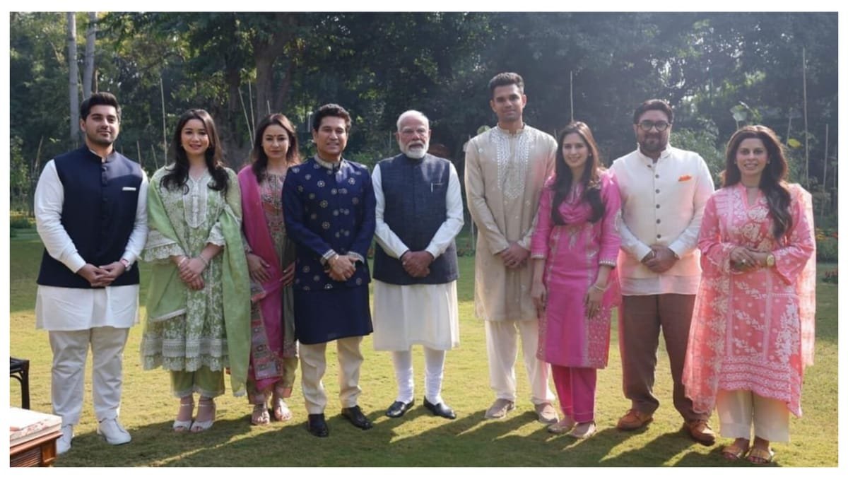 sachin meets modi: परिवार के साथ पीएम मोदी से मिले सचिन तेंदुलकर, बेटे अर्जुन की शादी में आने का दिया न्योता