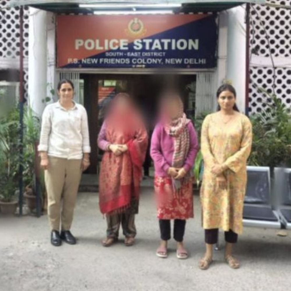 दिल्ली में नौकरानी ने मालिक के घर फर्जी रेड कराई:3 लोग ed अफसर बनकर गए, लाखों कैश, लग्जरी घड़ियां गहने लेकर भाग थे; 2 गिरफ्तार