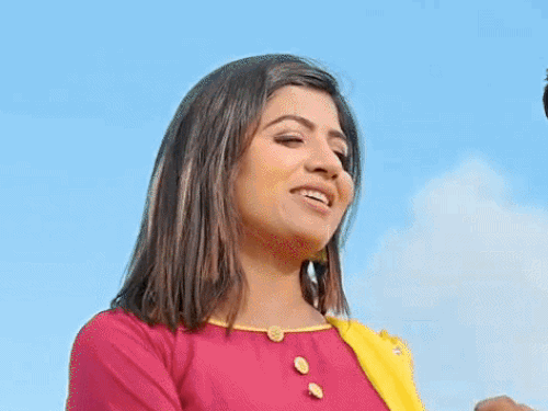 ‘जीजा जी’ सॉन्ग पर भिड़े हरियाणवी कलाकार:मीता बोले बिग बॉस ऑफर के लिए कन्ट्रोवर्सी कर रही; सोनिका ने कहा मेरे पास सॉन्ग के राइट्स