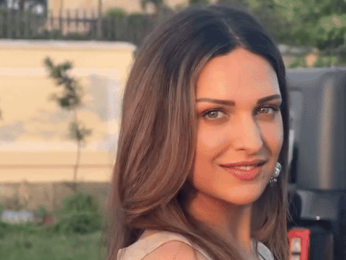 पंजाबी एक्ट्रेस हिमांशी खुराना से मांगी 10 करोड़ फिरौती:गैंगस्टर ने थ्रेट कॉल किया, कहा पैसे नहीं दिए, तो मार देंगे; मोहाली में fir