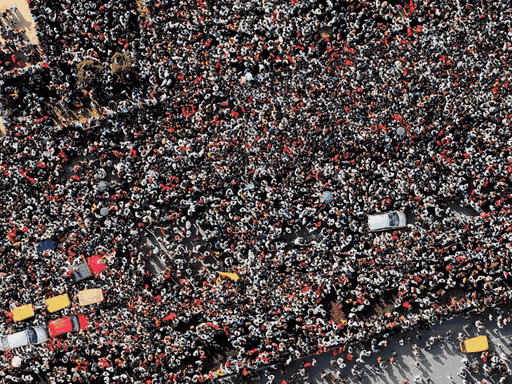 बेंगलुरु भगदड़ के मृतकों को अनूठी श्रद्धांजलि:चिन्नास्वामी स्टेडियम में 11 सीटें हमेशा खाली रखी जाएंगी, स्मारक पट्टिका भी लगेगी